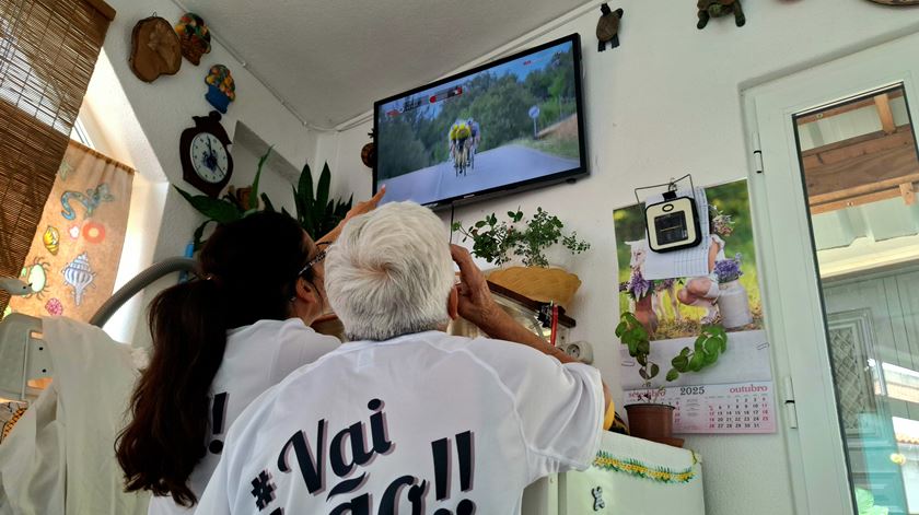 Fomos lanchar com a avó de João Almeida durante uma etapa: “Até parece que me sai o coração pelas unhas”