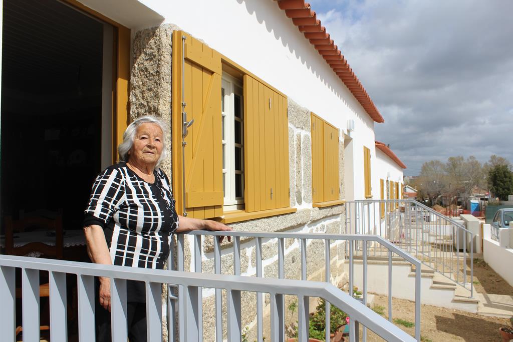"Tenho um bocado de receio, mas esperamos bem que não aumentem a renda." Foto: Liliana Carona/RR "Tenho um bocado de receio, mas esperamos bem que não aumentem a renda." Foto: Liliana Carona/RR