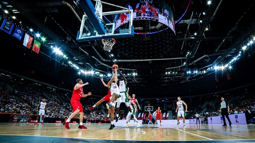 Basquetebol português já fez história e reclama melhores infraestruturas. "O pavilhão Atlântico é uma desilusão" Basquetebol português já fez história e reclama melhores infraestruturas. "O pavilhão Atlântico é uma desilusão"