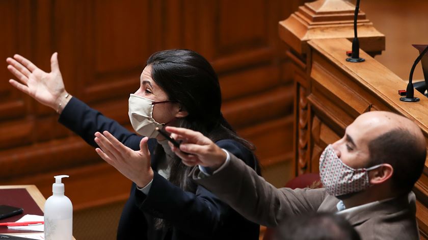 Aprovada, rejeitada e outra vez aprovada. A atribulada votação sobre verbas para o Novo Banco