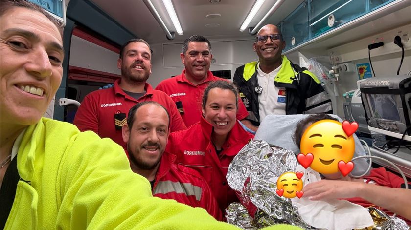 Bebé nasce no carro duas horas após mãe ter alta da maternidade de Coimbra