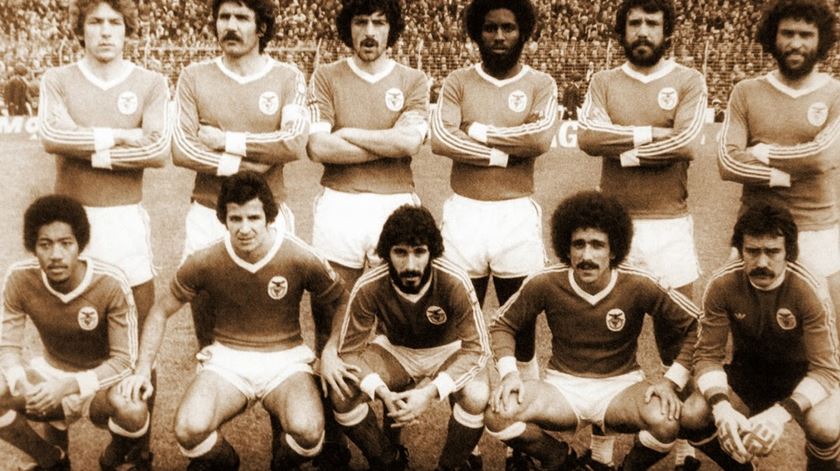 A história repete-se? A memória de outra águia invicta (que acabou a época a ver o dragão a festejar)