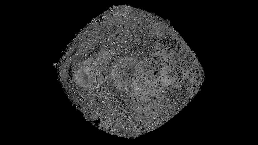 Restos de salmoura no asteroide Bennu contêm minerais essenciais para a vida Restos de salmoura no asteroide Bennu contêm minerais essenciais para a vida