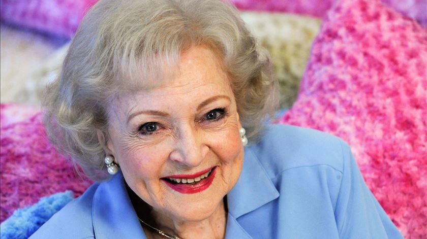 Betty White morre aos 99 anos. Foto: Gus Ruelas/Reuters (clique na seta para ver a fotogaleria)