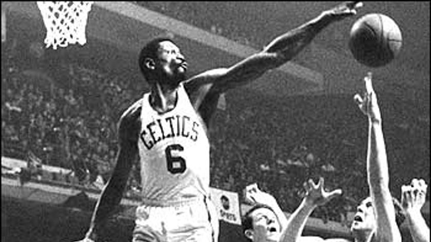 Morreu recordista de títulos na NBA