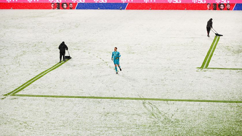 Empate. Bayern tropeça na neve
