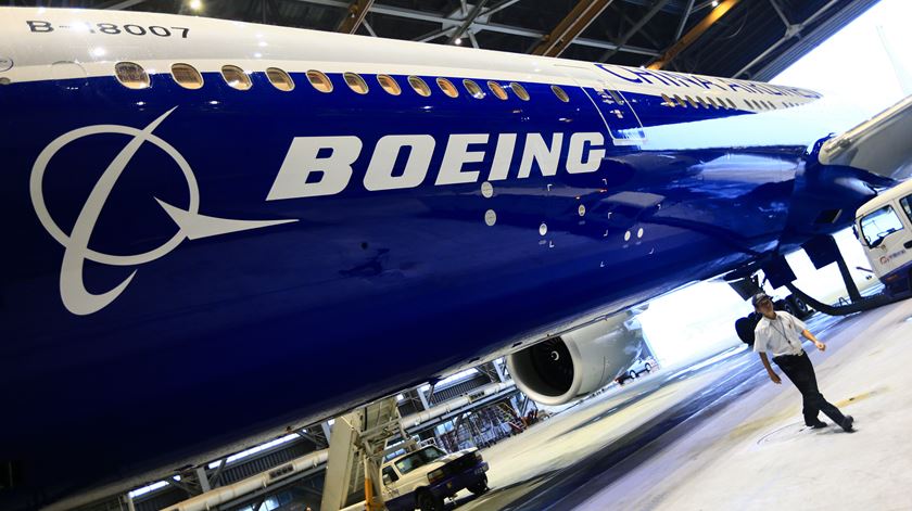 Boeing 737 amara no Havai. Tripulantes resgatados com ferimentos