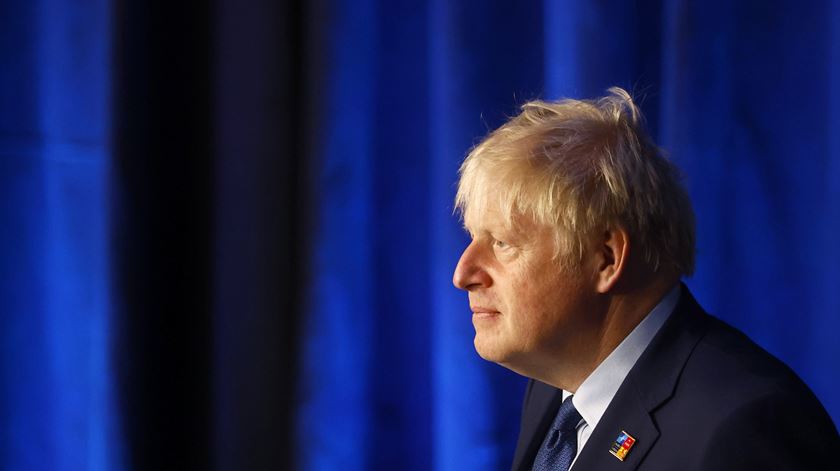 Boris Johnson renuncia ao cargo de deputado