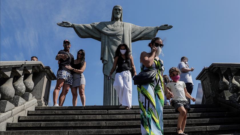 Neste momento, só os EUA apresentam mais casos e mortes por Covid-19 que o Brasil. Foto: António Lacerda/EPA