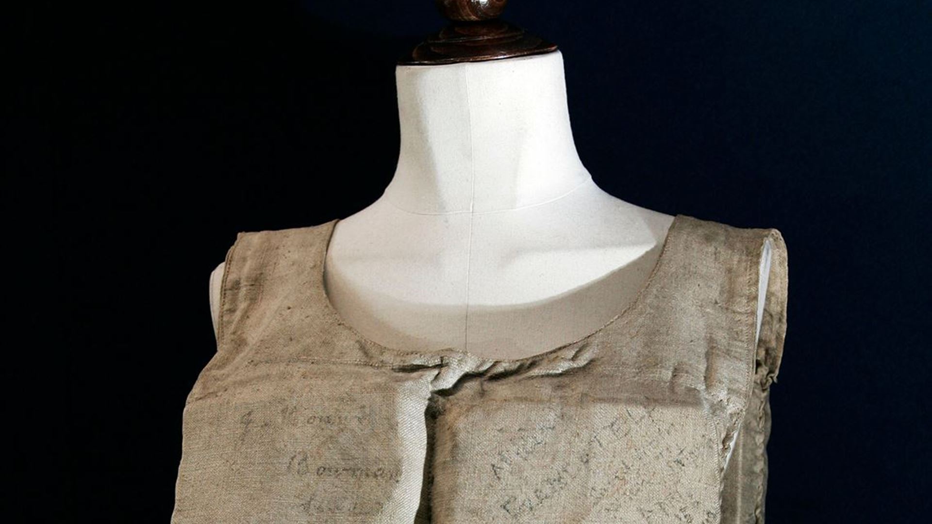 Colete salva-vidas do Titanic vendido em leilão por mais de 770 mil euros