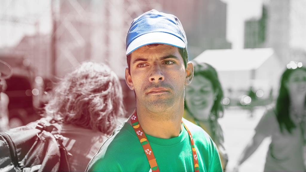 Como um jovem com paralisia cerebral vê o Papa que move multidões