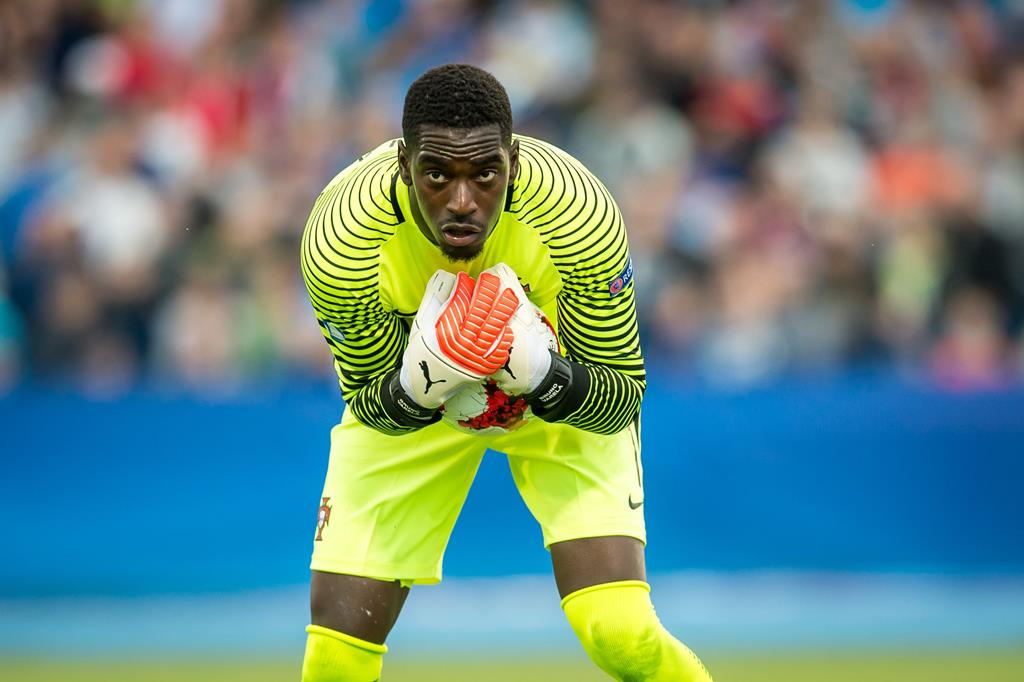 Bruno Varela, infetado com Covid-19, é o habitual titular do Vitória de Guimarães Foto: EPA Bruno Varela, infetado com Covid-19, é o habitual titular do Vitória de Guimarães Foto: EPA