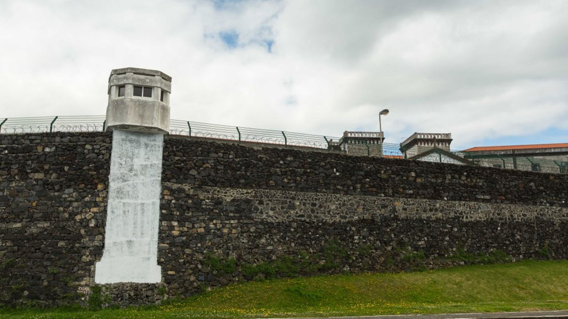 Recluso foge da cadeia de Ponta Delgada mas é capturado 40 minutos depois