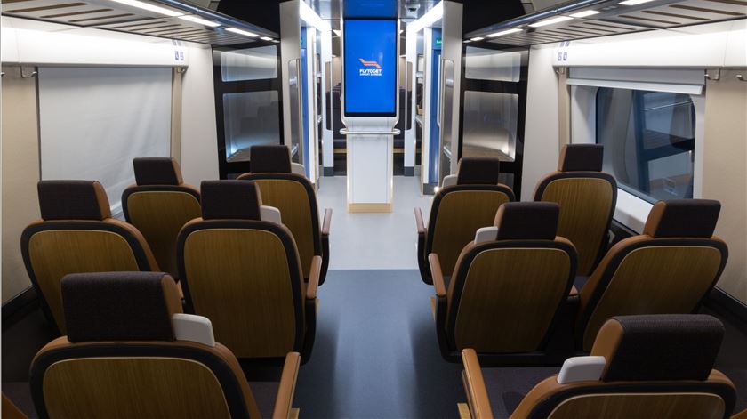 Interior do CAF Oaris na versão para a Flytoget, na Noruega. Foto: CAF