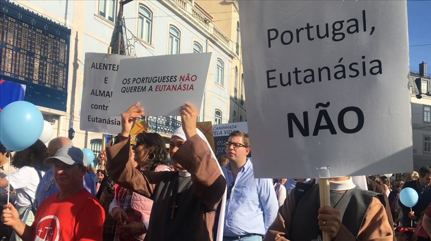 Católicos têm-se mobilizado contra a eutanásia, mas o bispo do Porto recorda que esta não é uma luta religiosa. Foto: Liliana Monteiro/RR