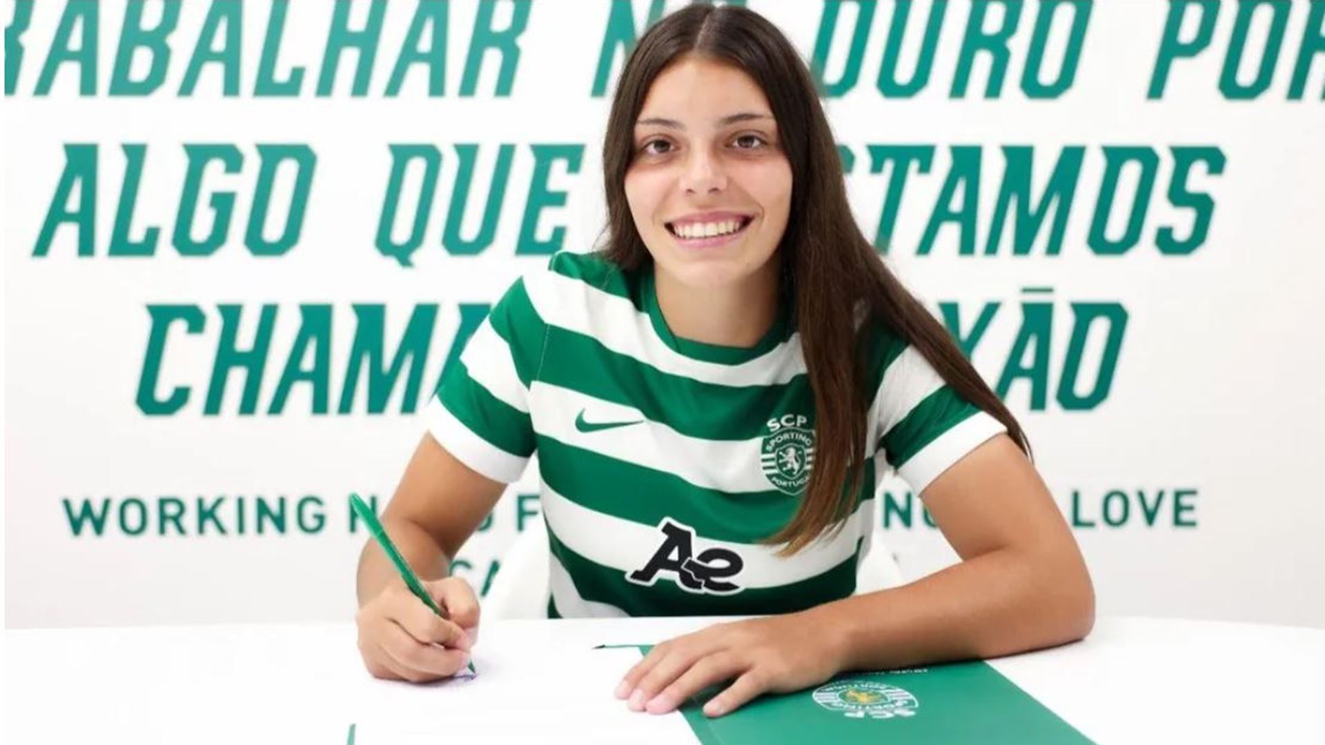 Sporting renova com jovem defesa