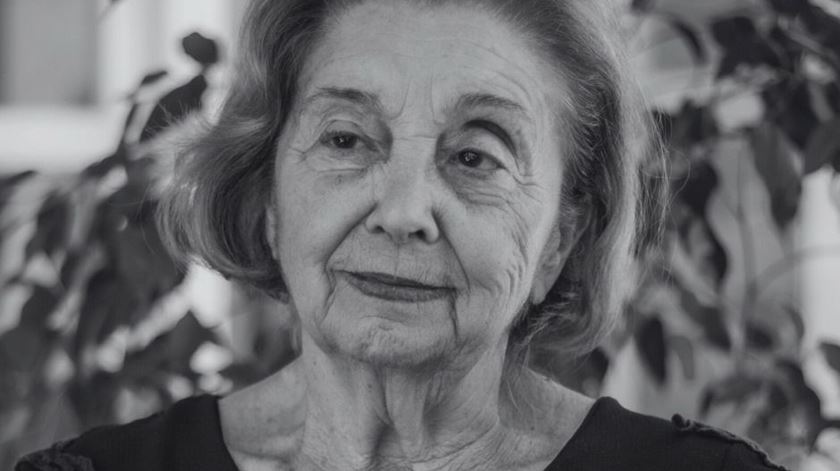 Morreu Florência, cantora "De Rosa Ao Peito"