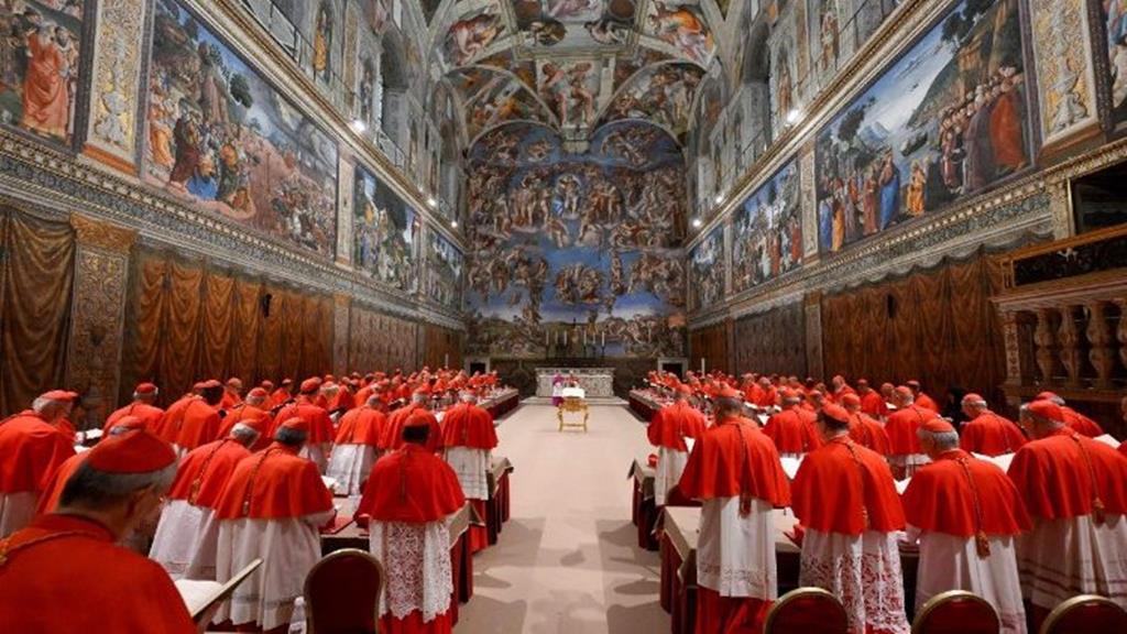 Novo Papa Leão XIV aplaudido pelos cardeais. Veja as imagens da Capela Sistina