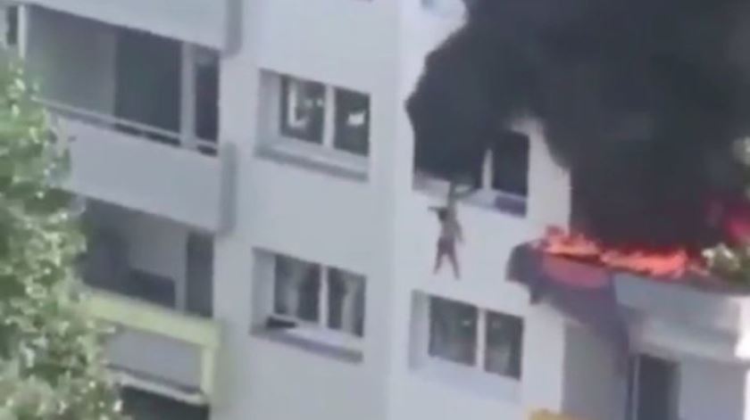 Crianças saltam de prédio em chamas, França. Foto: captura de ecrã vídeo amador Crianças saltam de prédio em chamas, França. Foto: captura de ecrã vídeo amador