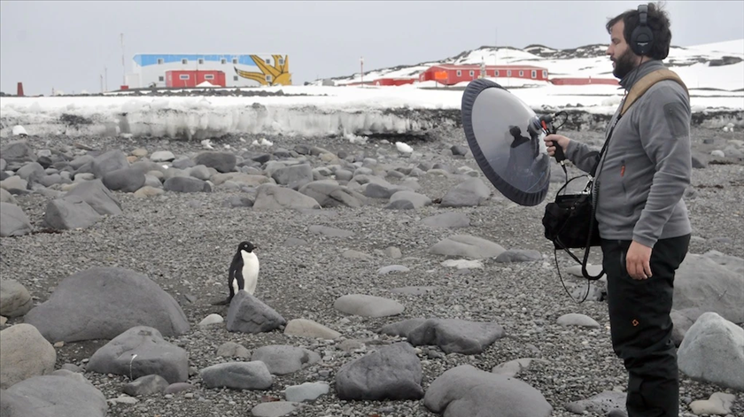 Juan é cego de nascença e viaja pelo mundo para documentar sons da natureza
