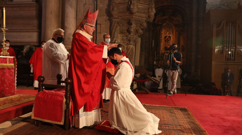 Cardeal Patriarca presidiu à ordenação de cinco sacerdotes no Mosteiro dos Jerónimos, em Lisboa. Foto: Arlindo Homem/Agência Ecclesia