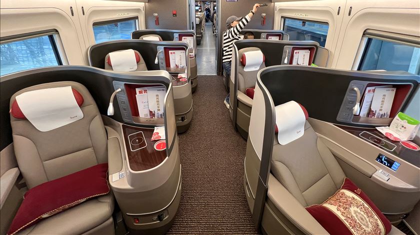 Interior da classe "business" do CRRC Fuxing. Foto: Reuters