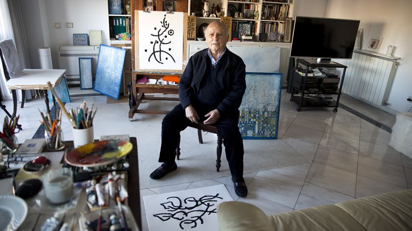 O painel de azulejos que Manuel Cargaleiro ofereceu à Renascença