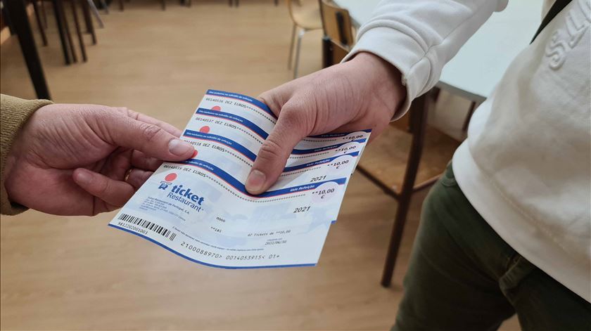 “Se não fosse a Cáritas, não sobrevivia”. A fome bateu à porta de Maria