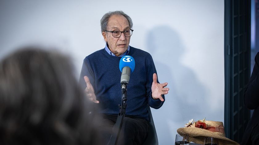 Carvalhas nega ordem do PCP para avançar ou travar o 25 de novembro, mas admite que “muitos militantes jogavam por conta própria”