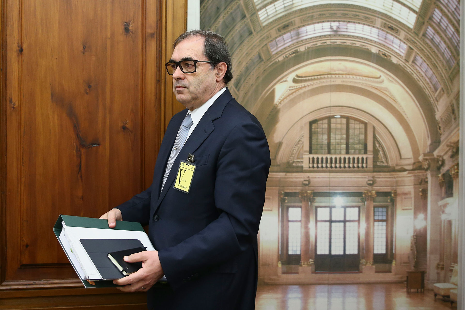 Carlos Albuquerque esperou seis para entrar na administração da CGD, sempre a receber salário do Banco de Portugal