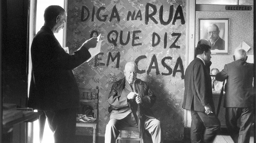 O olhar fotográfico de abril de 1974. No Porto e em Lisboa