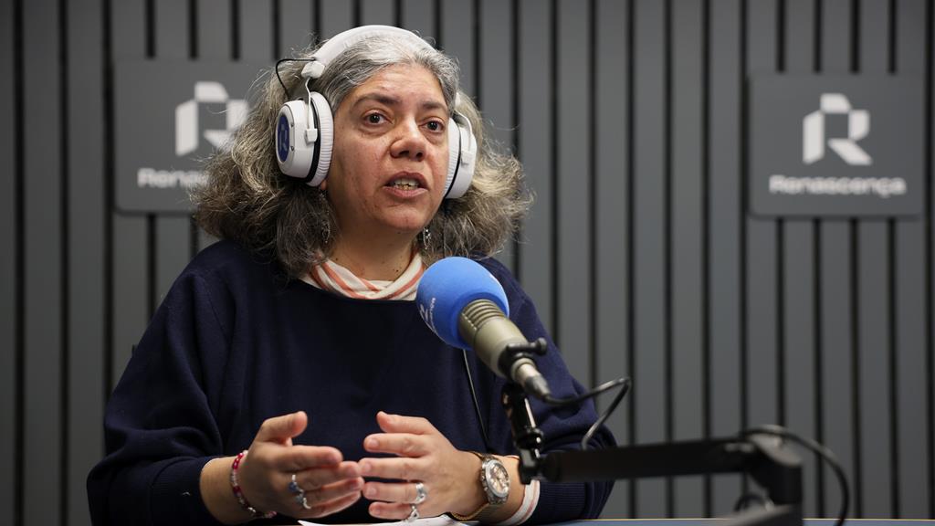 Ouça aqui a entrevista a Carmo Fernandes, diretora-geral da Associação dos Albergues Noturnos do Porto