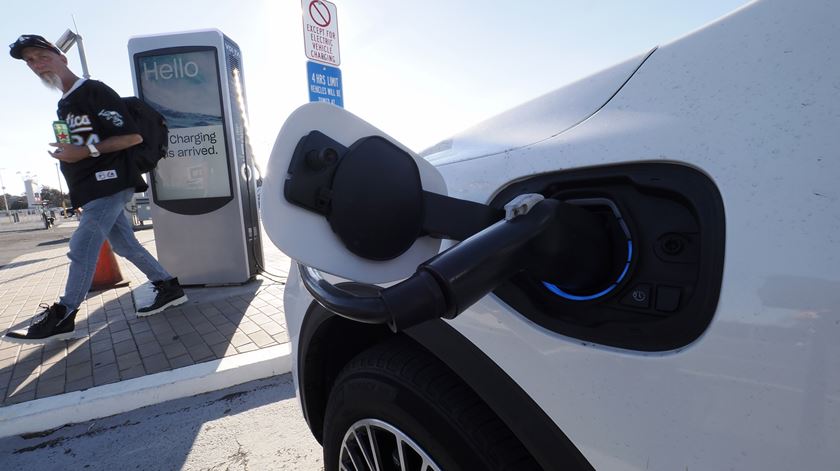 Carros elétricos. Foto: John G. Mabanglo/EPA