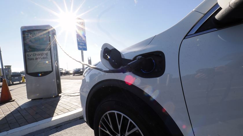 Carros elétricos. Foto: John G. Mabanglo/EPA