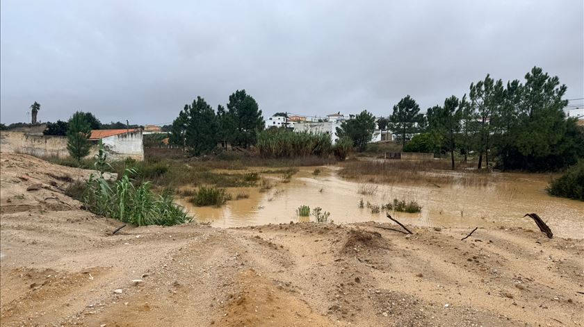 Casal de idosos morre em casa inundada devido ao mau tempo em Fernão Ferro. Foto: João Cunha/RR