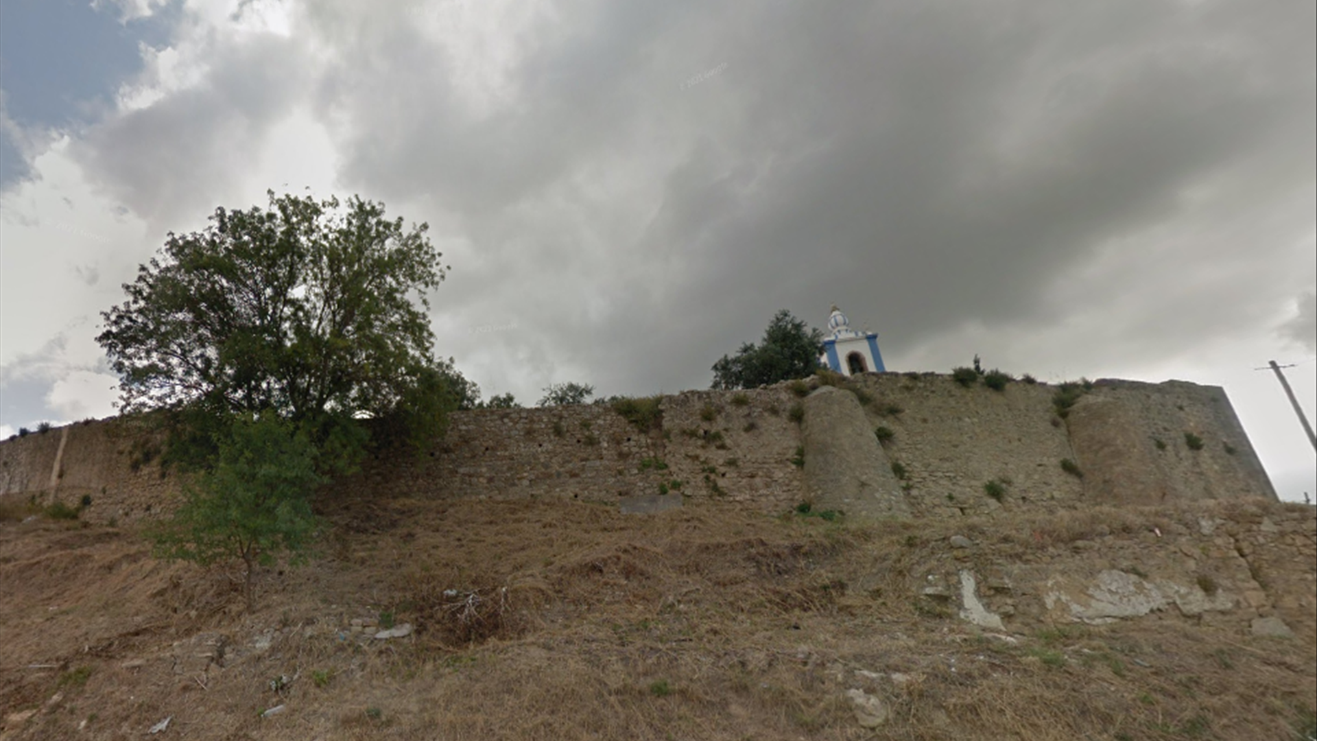 Três deslocados por risco de derrocada na Encosta do Castelo em Torres Vedras