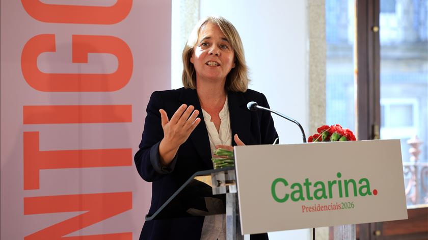 Catarina Martins considera "caso gravíssimo" escutas sem autorização a António Costa