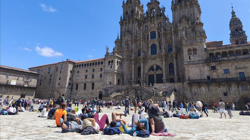 Mais de 100 mil peregrinos pisaram o Caminho Português de Santiago em 2025
