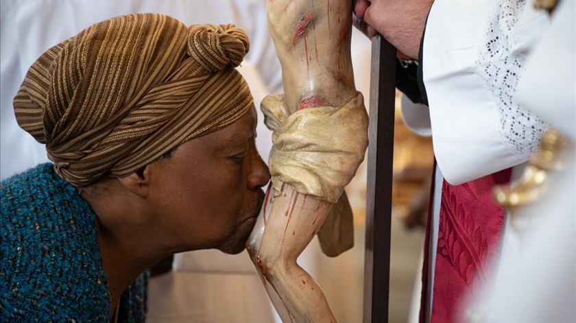 Numa homilia que rondou os 10 minutos, D. Américo Aguiar focou-se essencialmente no amor – questionando "que lugar tem nas nossas palavras, atitudes e relações?". Foto: Diocese de Setúbal