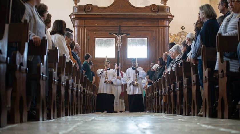 Numa homilia que rondou os 10 minutos, D. Américo Aguiar focou-se essencialmente no amor – questionando "que lugar tem nas nossas palavras, atitudes e relações?". Foto: Diocese de Setúbal