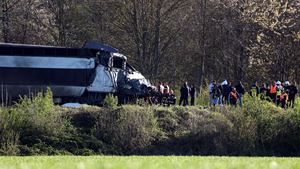 TGV colide com camião e faz pelo menos um morto em França
