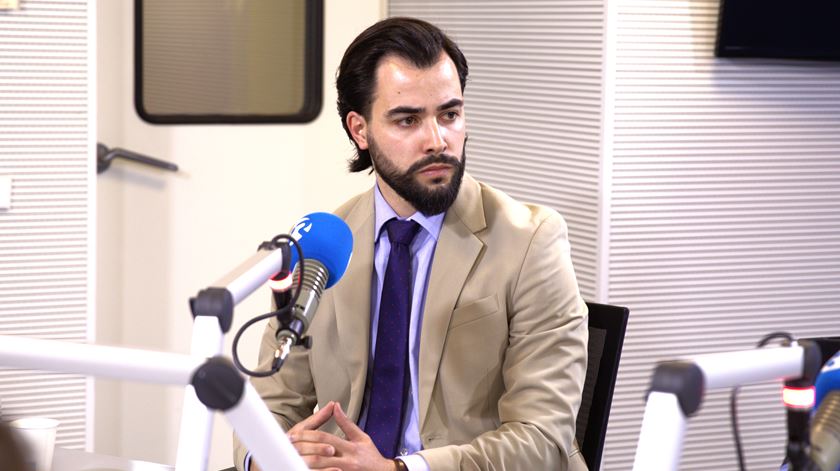 Para Daniel Teixeira do Chega, o governo tem de apostar em parcerias público-privadas para garantir habitação jovem. Foto: Beatriz Pereira/RR