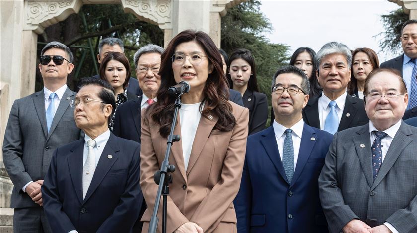 Pequim quer colaborar com oposição de Taiwan na “procura da paz”