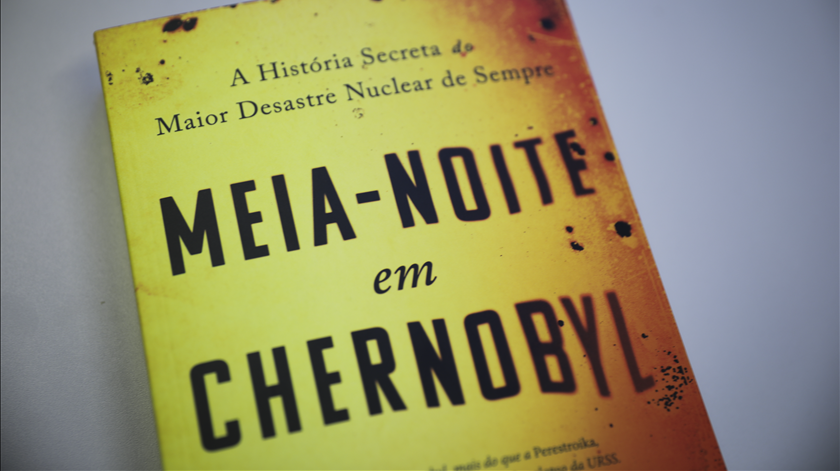 Meia-noite em Chernobyl, livro de Adam Higginbotham Foto: Joana Gonçalves/ RR