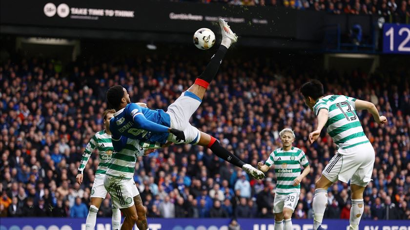 Chermiti marca de bicicleta no clássico contra Celtic