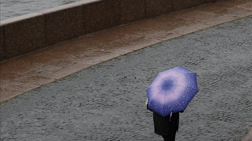 Chuva, granizo e trovoada. IPMA coloca 11 distritos a amarelo na terça-feira