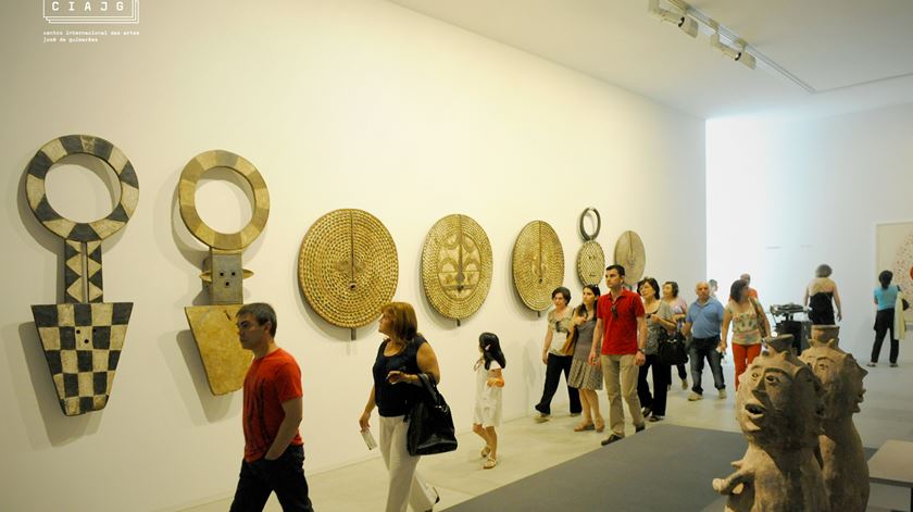 José de Guimarães Centro de Artes Vai "Vazio" Continue expondo -os ao público