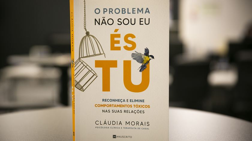 livro O problema não sou eu, ÉS TU de Cláudia Morais Foto: DR