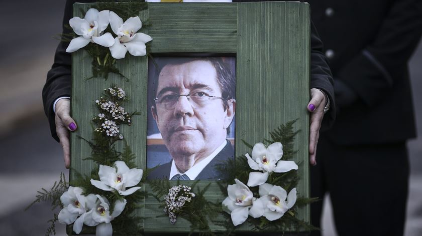 Marcelo Rebelo de Sousa condecora Jorge Coelho a título póstumo