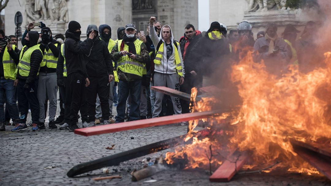 coletas amarelos manif preços combustíveis frança foto Christophe Petit Tesson EPA (1)